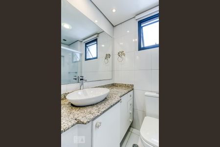 Banheiro de apartamento para alugar com 1 quarto, 50m² em Indianópolis, São Paulo
