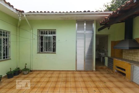 Casa à venda com 190m², 3 quartos e 4 vagasVista da janela da suíte