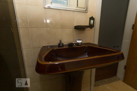 Casa à venda com 190m², 3 quartos e 4 vagasDetalhe do banheiro da suíte