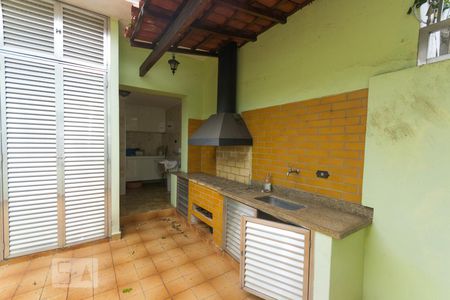 Casa à venda com 190m², 3 quartos e 4 vagasChurasqueira