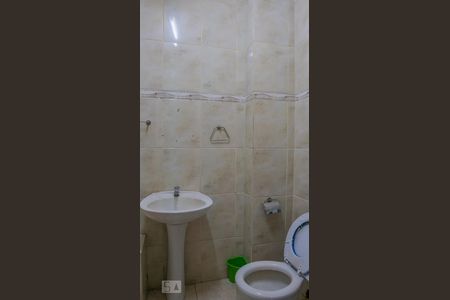 Banheiro de kitnet/studio para alugar com 1 quarto, 30m² em Centro, Rio de Janeiro