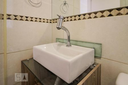 Banheiro de apartamento para alugar com 3 quartos, 70m² em Vila Antônio, São Paulo