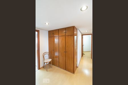 Apartamento à venda com 208m², 4 quartos e 3 vagasRoupeiro Corredor