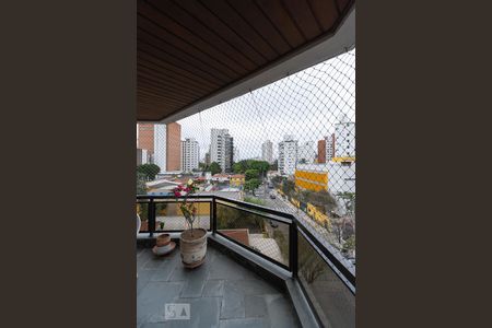 Apartamento à venda com 208m², 4 quartos e 3 vagasVaranda