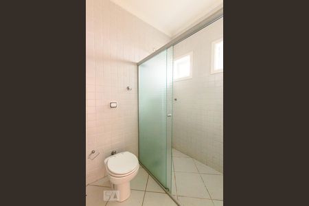 Casa de condomínio à venda com 300m², 4 quartos e 2 vagas Casa de condomínio à venda com 300m², 4 quartos e 2 vagasBanheiro do Quarto 1