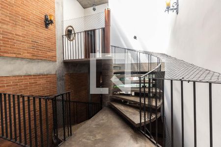 Casa à venda com 300m², 4 quartos e 3 vagasEscada