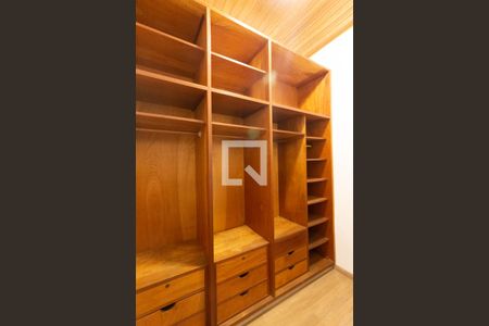 Casa à venda com 300m², 4 quartos e 3 vagasCloset