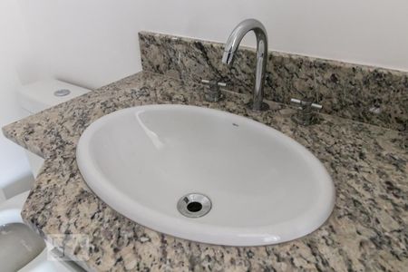 Detalhe do Banheiro do Corredor de apartamento para alugar com 2 quartos, 65m² em Melville Empresarial Ii, Barueri