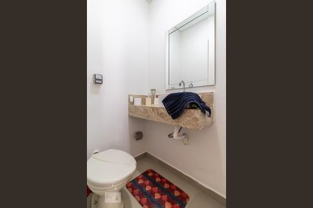 Casa para alugar com 80m², 2 quartos e 2 vagas Casa para alugar com 80m², 2 quartos e 2 vagasBanheiro do Corredor
