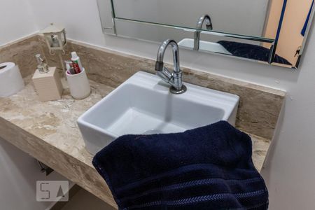 Casa para alugar com 80m², 2 quartos e 2 vagas Casa para alugar com 80m², 2 quartos e 2 vagasDetalhe do Banheiro do Corredor