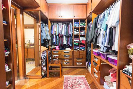 Casa para alugar com 545m², 5 quartos e 6 vagasCloset Suite 4