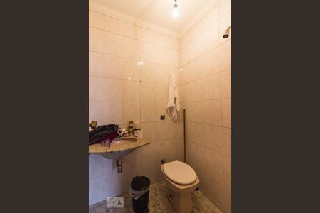 Casa para alugar com 545m², 5 quartos e 6 vagasBanheiro de Serviço