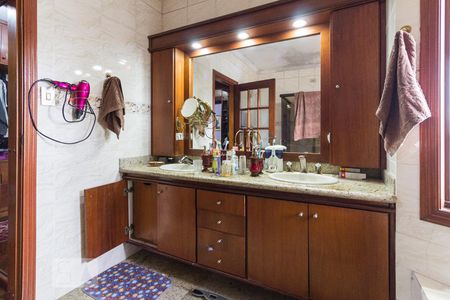 Casa para alugar com 545m², 5 quartos e 6 vagasBanheiro Suite 4