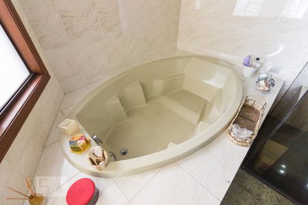 Casa para alugar com 545m², 5 quartos e 6 vagasBanheiro Suite 4