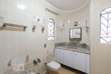 Casa à venda com 350m², 3 quartos e 3 vagas Casa à venda com 350m², 3 quartos e 3 vagasBanheiro