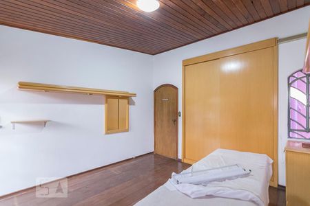 Casa à venda com 350m², 3 quartos e 3 vagas Casa à venda com 350m², 3 quartos e 3 vagasQuarto 3