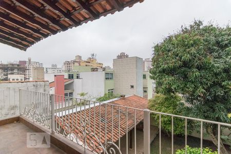 Casa à venda com 350m², 3 quartos e 3 vagas Casa à venda com 350m², 3 quartos e 3 vagasVaranda dos Quartos