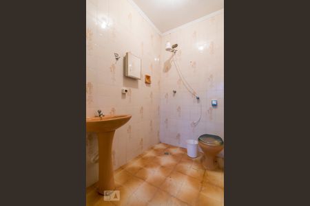 Casa à venda com 350m², 3 quartos e 3 vagas Casa à venda com 350m², 3 quartos e 3 vagasBanheiro de Serviço