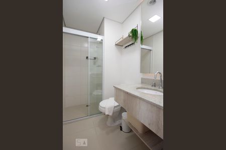 Banheiro de kitnet/studio para alugar com 1 quarto, 35m² em Santa Efigênia, São Paulo