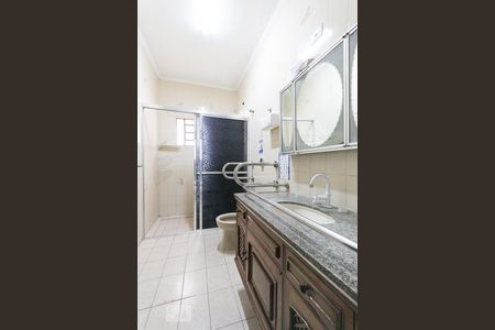 Banheiro 2 de casa à venda com 4 quartos, 256m² em Vila Moinho Velho, São Paulo