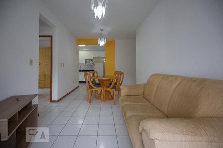 Sala de apartamento para alugar com 2 quartos, 75m² em Carvoeira, Florianópolis