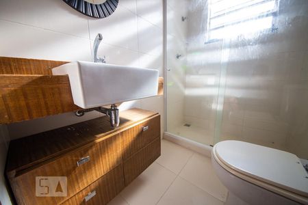 Banheiro de apartamento à venda com 1 quarto, 50m² em Pe Pequeno, Niterói