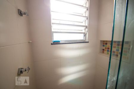 Banheiro de apartamento à venda com 1 quarto, 50m² em Pe Pequeno, Niterói