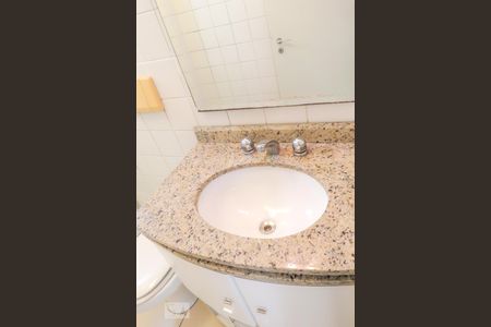 Apartamento à venda com 74m², 2 quartos e 1 vagaBanheiro suíte 1