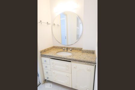 Apartamento à venda com 74m², 2 quartos e 1 vagaBanheiro suíte 2