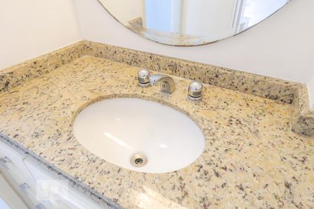 Apartamento à venda com 74m², 2 quartos e 1 vagaBanheiro suíte 2