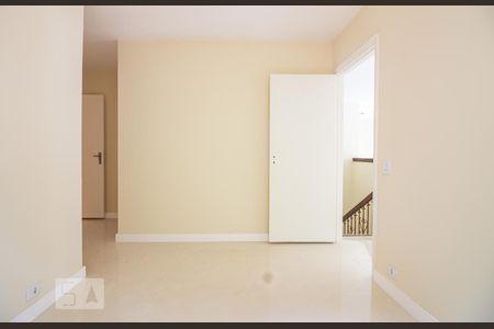 Sala de TV de casa à venda com 4 quartos, 300m² em Parque Continental, São Paulo