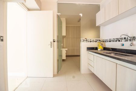 Casa à venda com 300m², 4 quartos e 4 vagas Casa à venda com 300m², 4 quartos e 4 vagasCozinha