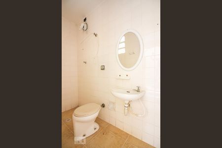 Casa à venda com 300m², 4 quartos e 4 vagas Casa à venda com 300m², 4 quartos e 4 vagasBanheiro de Serviço