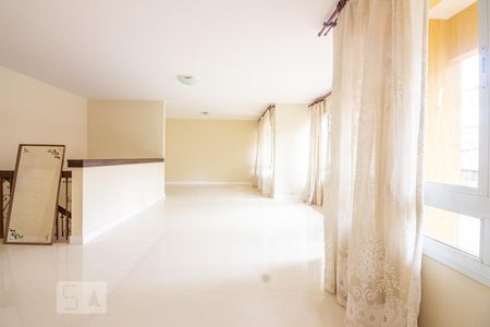 Sala de casa à venda com 4 quartos, 300m² em Parque Continental, São Paulo