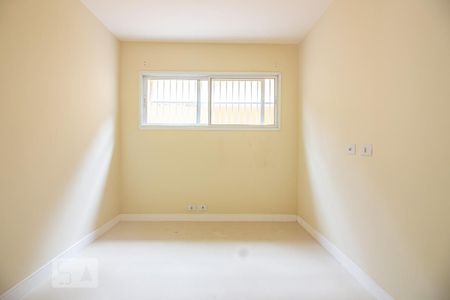 Sala de TV de casa à venda com 4 quartos, 300m² em Parque Continental, São Paulo