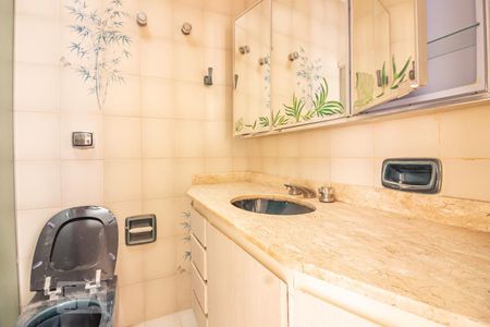 Casa à venda com 300m², 4 quartos e 4 vagas Casa à venda com 300m², 4 quartos e 4 vagasBanheiro