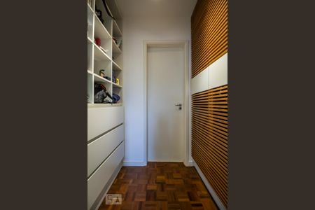 Apartamento para alugar com 112m², 2 quartos e 2 vagas Apartamento para alugar com 112m², 2 quartos e 2 vagasQuarto suíte detalhe