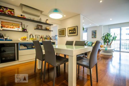 Apartamento para alugar com 112m², 2 quartos e 2 vagas Apartamento para alugar com 112m², 2 quartos e 2 vagasSala de jantar