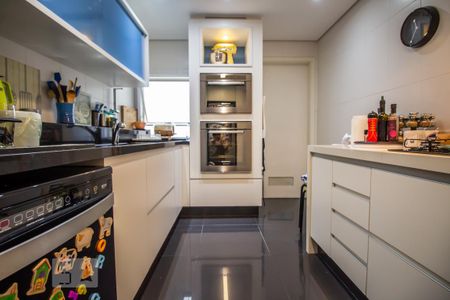 Cozinha de apartamento para alugar com 2 quartos, 112m² em Sumarezinho, São Paulo