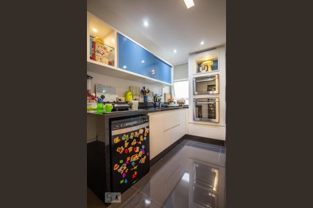 Apartamento para alugar com 112m², 2 quartos e 2 vagas Apartamento para alugar com 112m², 2 quartos e 2 vagasCozinha