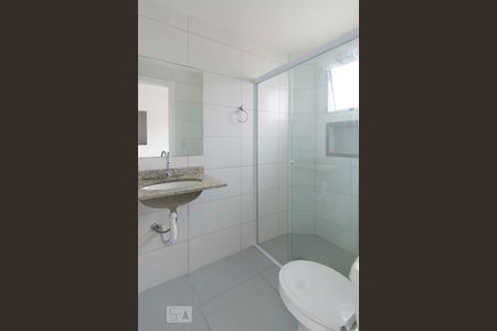 Banheiro de apartamento para alugar com 1 quarto, 50m² em Vila Baruel, São Paulo