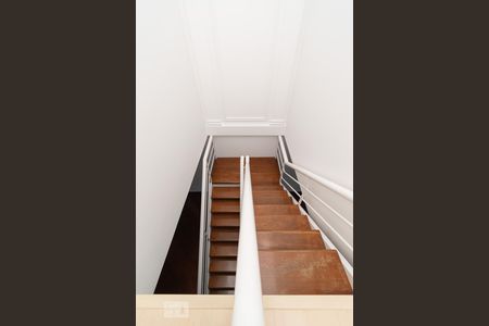 Casa de condomínio à venda com 433m², 4 quartos e 5 vagasHall Íntimo Escada