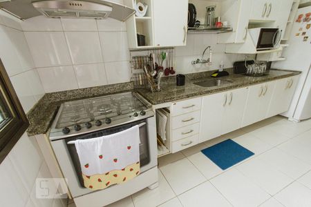 Apartamento para alugar com 131m², 3 quartos e 2 vagas Apartamento para alugar com 131m², 3 quartos e 2 vagasCozinha
