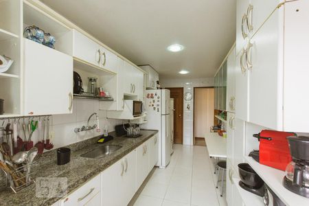 Apartamento para alugar com 131m², 3 quartos e 2 vagas Apartamento para alugar com 131m², 3 quartos e 2 vagasCozinha