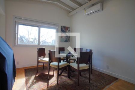 Casa à venda com 220m², 4 quartos e 3 vagasSuíte