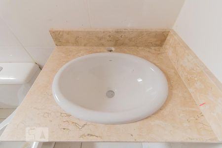 Casa de condomínio à venda com 84m², 2 quartos e 2 vagasDetalhe banheiro