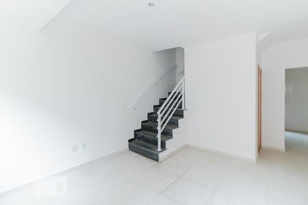 Sala de casa de condomínio para alugar com 2 quartos, 84m² em Itaquera, São Paulo