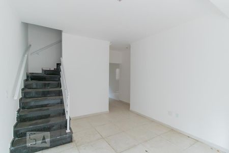 Sala de casa de condomínio à venda com 2 quartos, 84m² em Itaquera, São Paulo