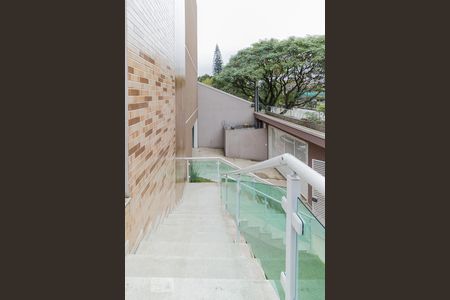 Casa de condomínio à venda com 84m², 2 quartos e 2 vagasEscada