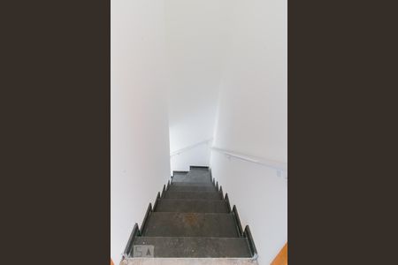 Casa de condomínio à venda com 84m², 2 quartos e 2 vagasEscada